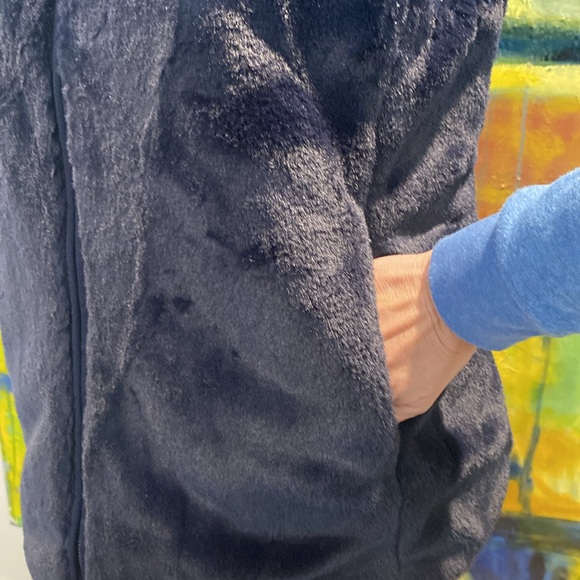 J Crew Faux Fur Vest- Women’s Small- Navy Blue, Full Zip with pockets - Picture 5 of 7